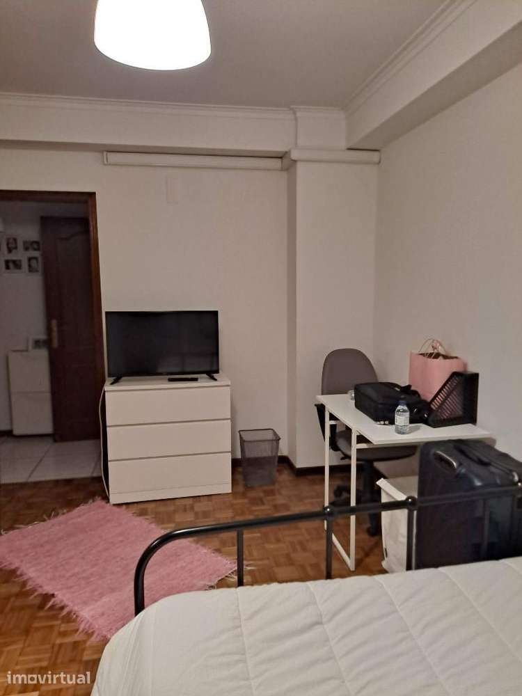 Arrenda-se QUARTO mobilado, junto shoping Bragaparque e Uminho - Grande imagem: 2/6