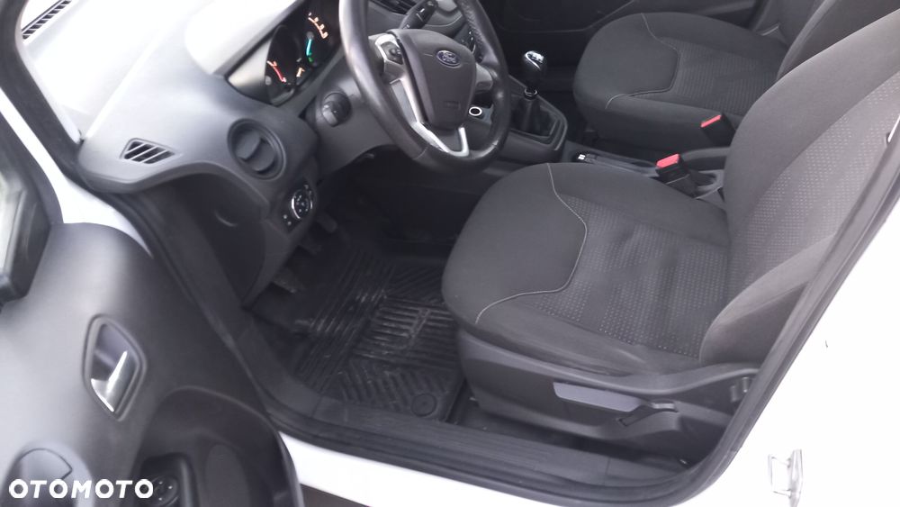 Ford Transit Courier - 8