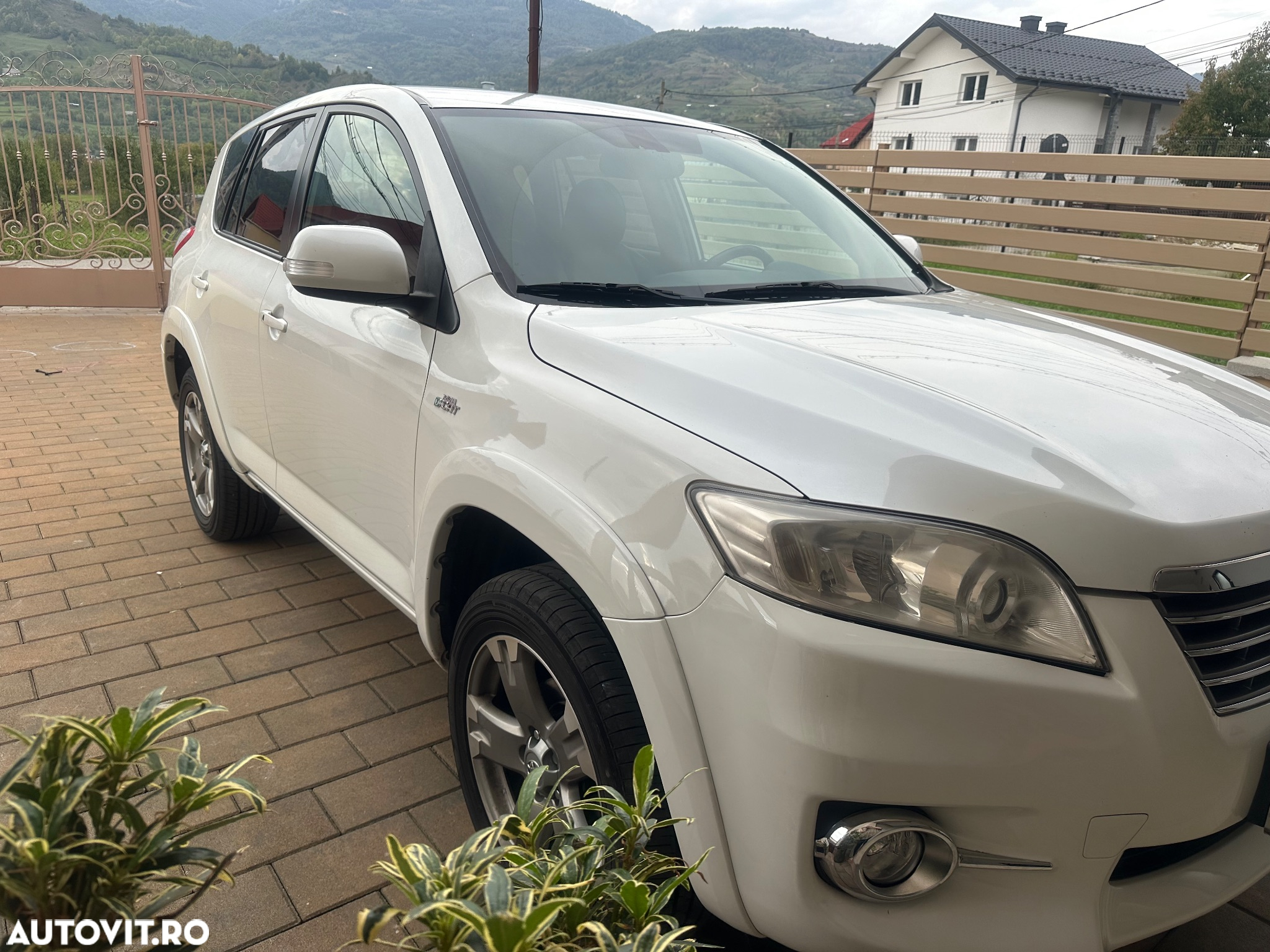 Toyota RAV4 2.2 D-4CAT 4WD Aut Luxury - 3