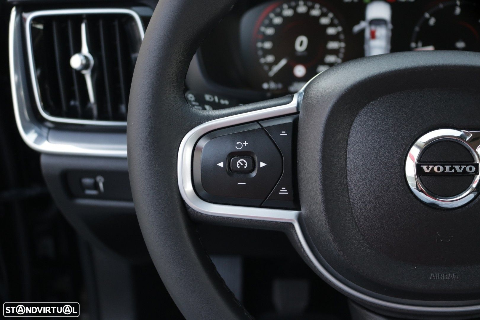 Volvo V60 2.0 D3 Momentum Core - 32