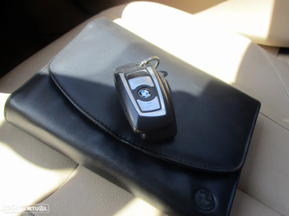 BMW 318 d Auto Exclusive - 34