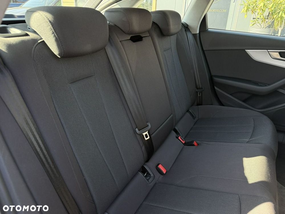 Audi A4 Avant 30 TDI S tronic - 30