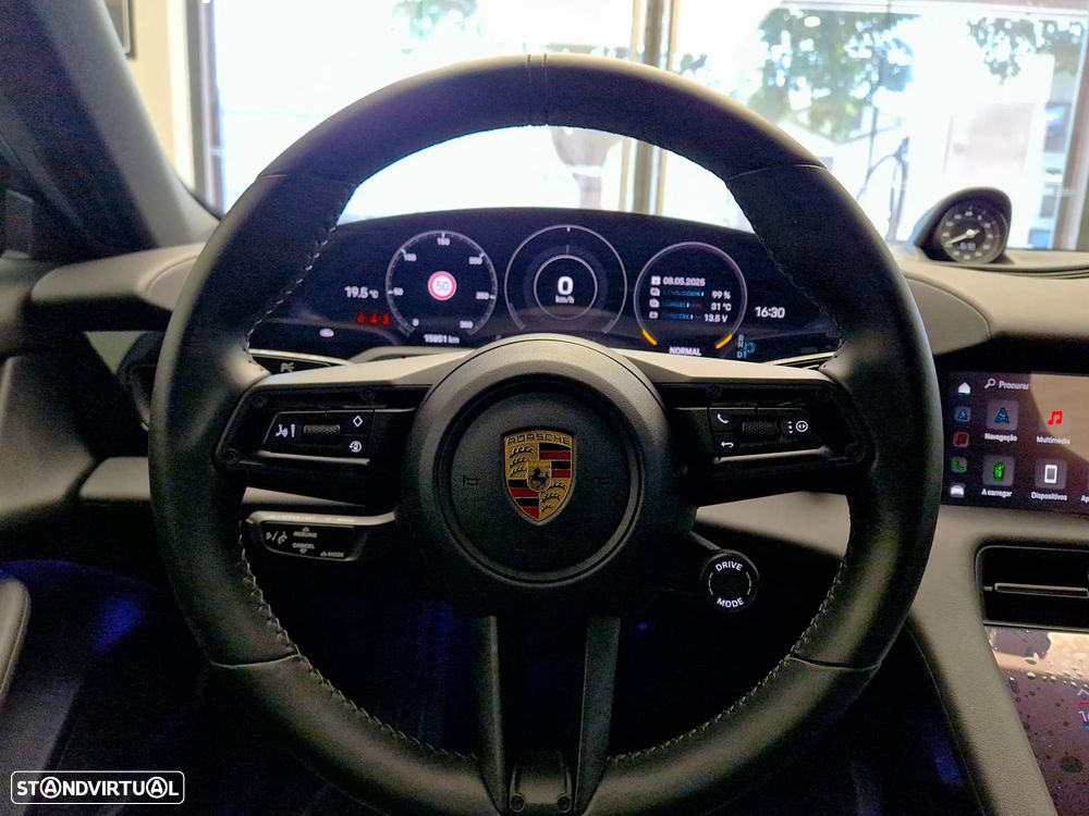 Porsche Taycan Cross Turismo 4 - 22