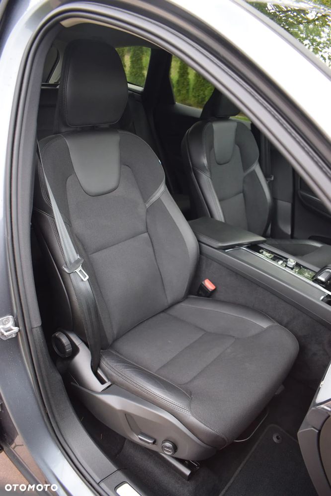 Volvo XC 60 D4 Momentum Pro - 12