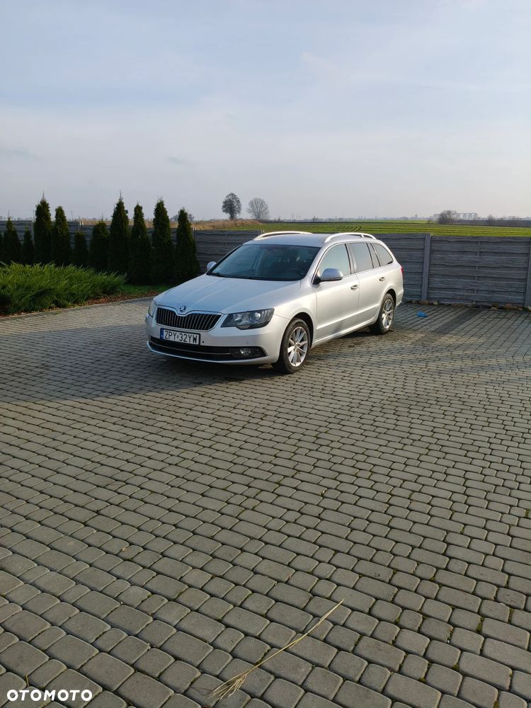 Skoda Superb 2.0 TDI Ambition Outdoor - 2