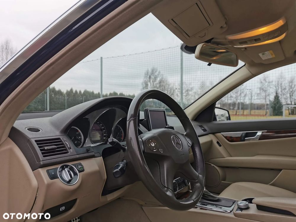 Mercedes-Benz Klasa C 300 4Matic 7G-TRONIC Avantgarde - 28