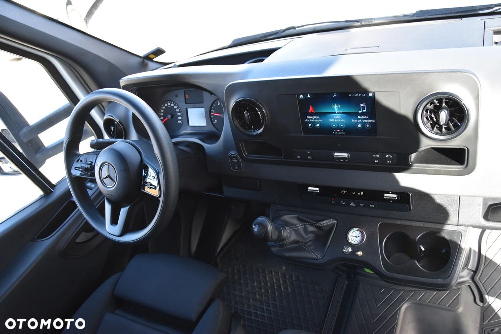 Mercedes-Benz Sprinter - 14