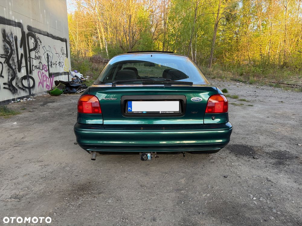 Ford Mondeo 1.8 CLX - 4