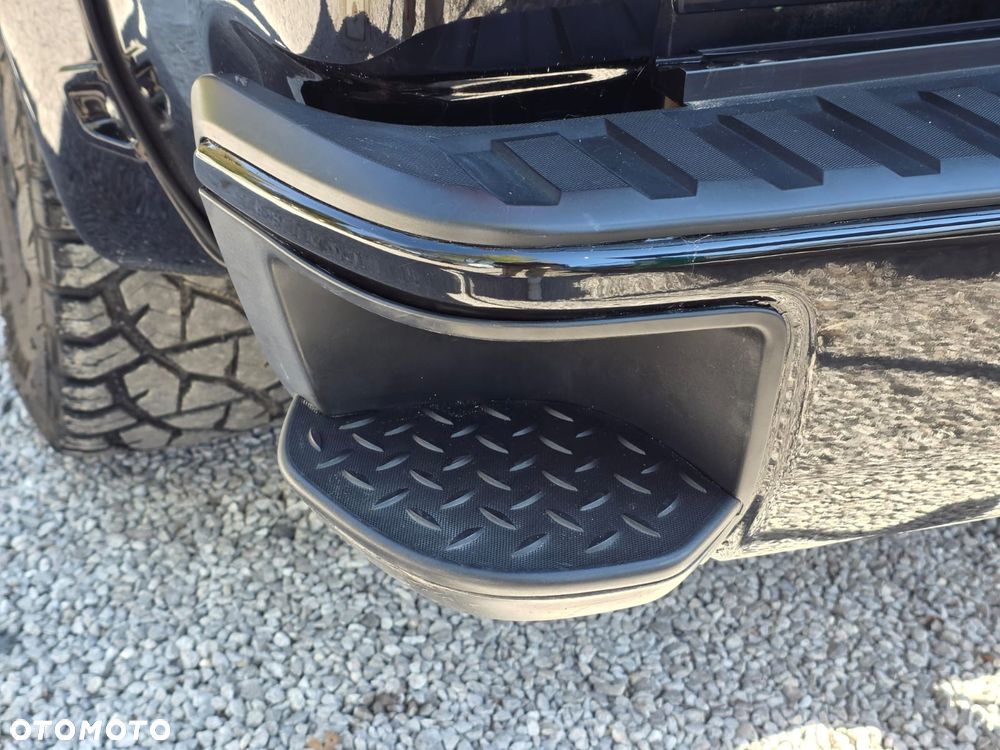 Chevrolet Silverado - 26