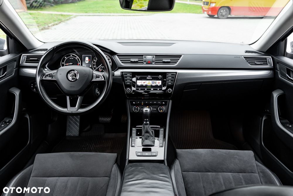 Skoda Superb 2.0 TDI DSG Ambition - 28