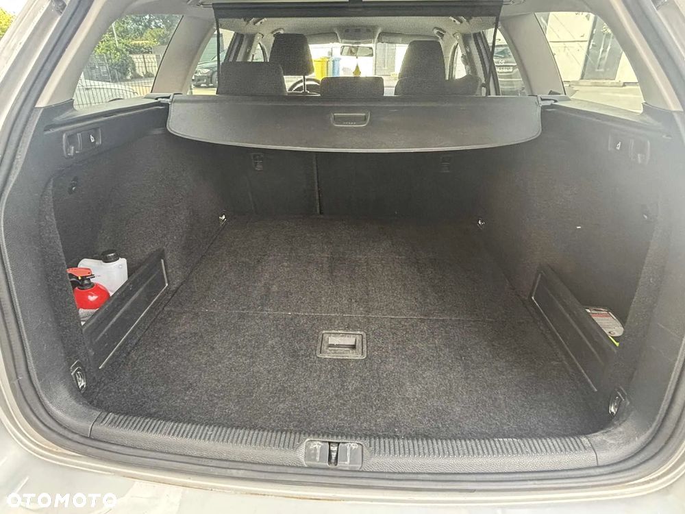Volkswagen Passat 1.6 TDI DPF BlueMot Comfortline - 10