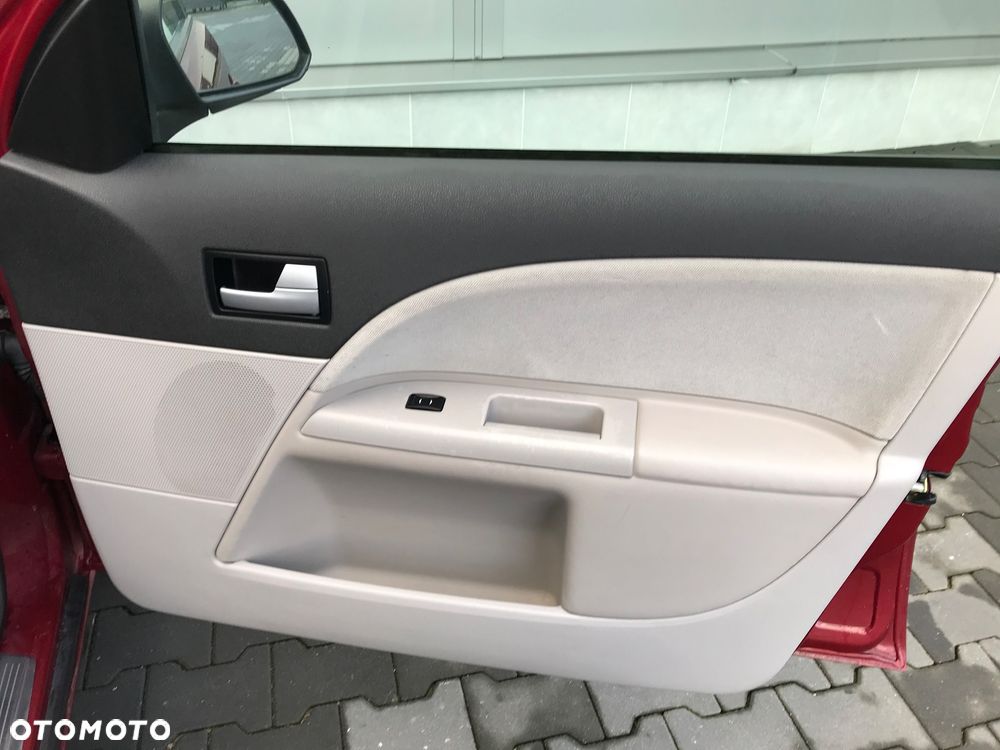 Ford Mondeo 1.8 Ghia - 27