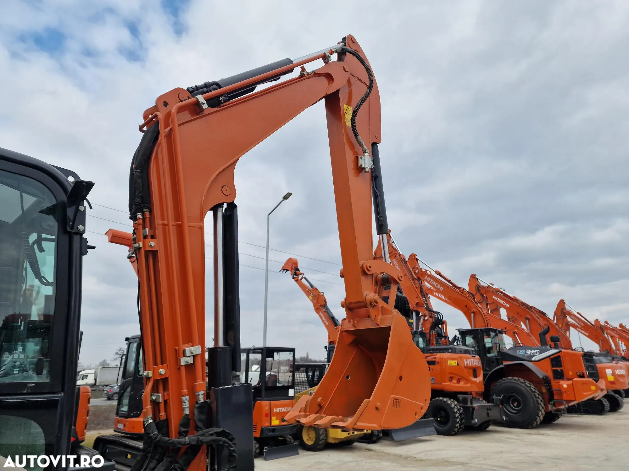 Hitachi ZX55U-6, 5,5tone, 2023, 551h, cupa ingusta, cupa taluz noua, Inst picon, Aer conditionat, posibilitate leasing, EX DEMO-stare CA NOU, PROMOTIE 49.900 EUR+tva - 19