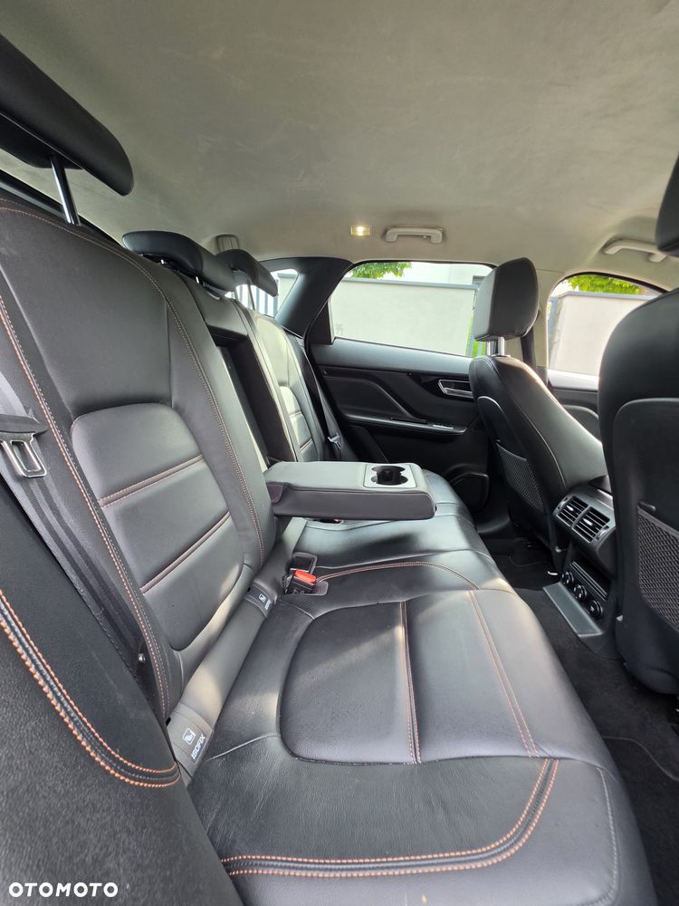 Jaguar F-Pace 20d Prestige - 16
