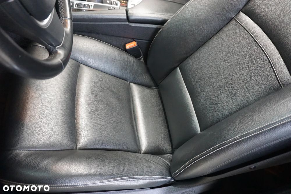 BMW Seria 5 525d Luxury Line - 25