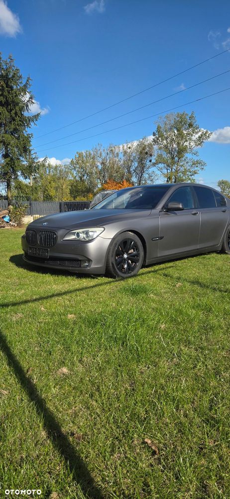 BMW Seria 7 750i - 4