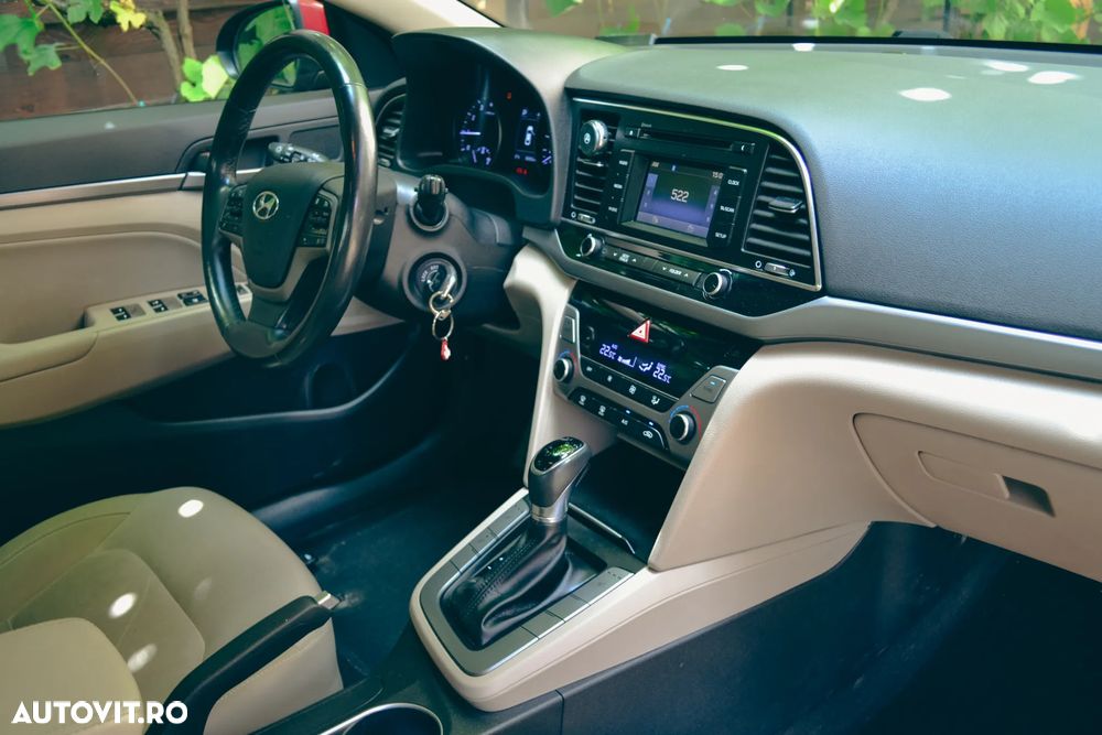 Hyundai Elantra - 8