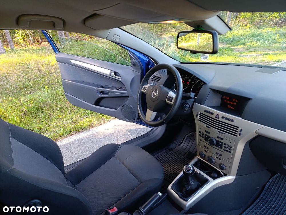Opel Astra 1.6 Sport - 22