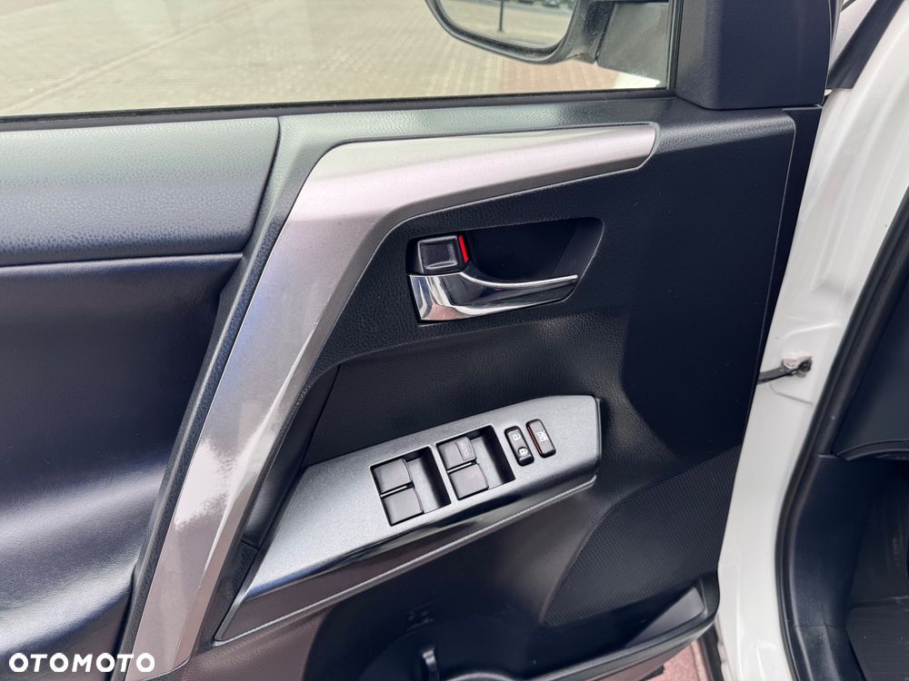 Toyota RAV4 Hybrid Premium 4x2 - 13