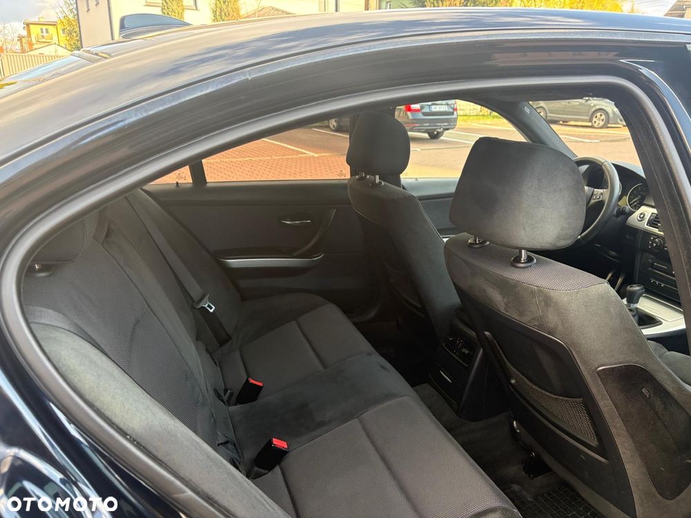 BMW Seria 3 320i Edition Sport - 7