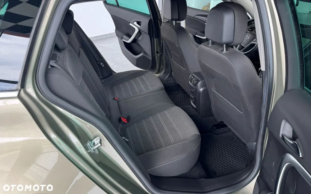 Opel Insignia - 35