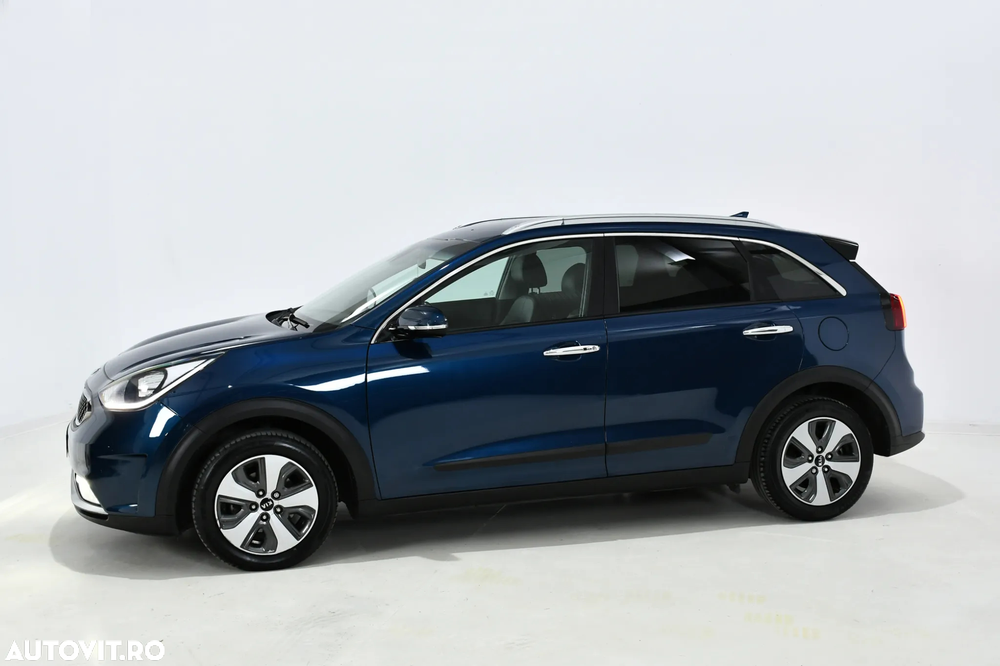 Kia Niro 1.6 GDI 2WD Aut. Vision - 4