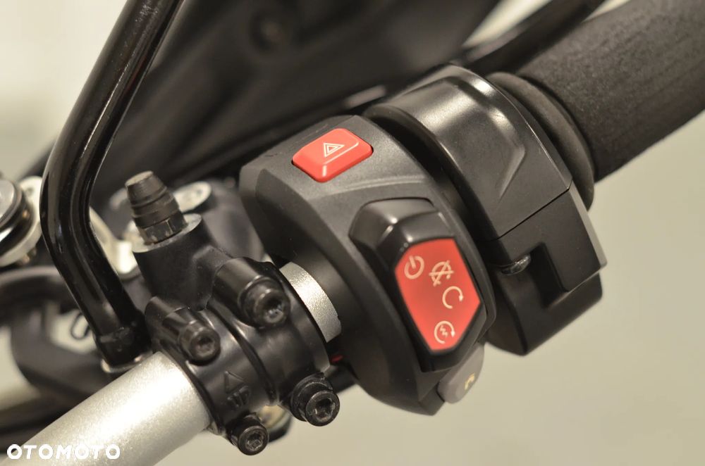 Triumph Scrambler - 16