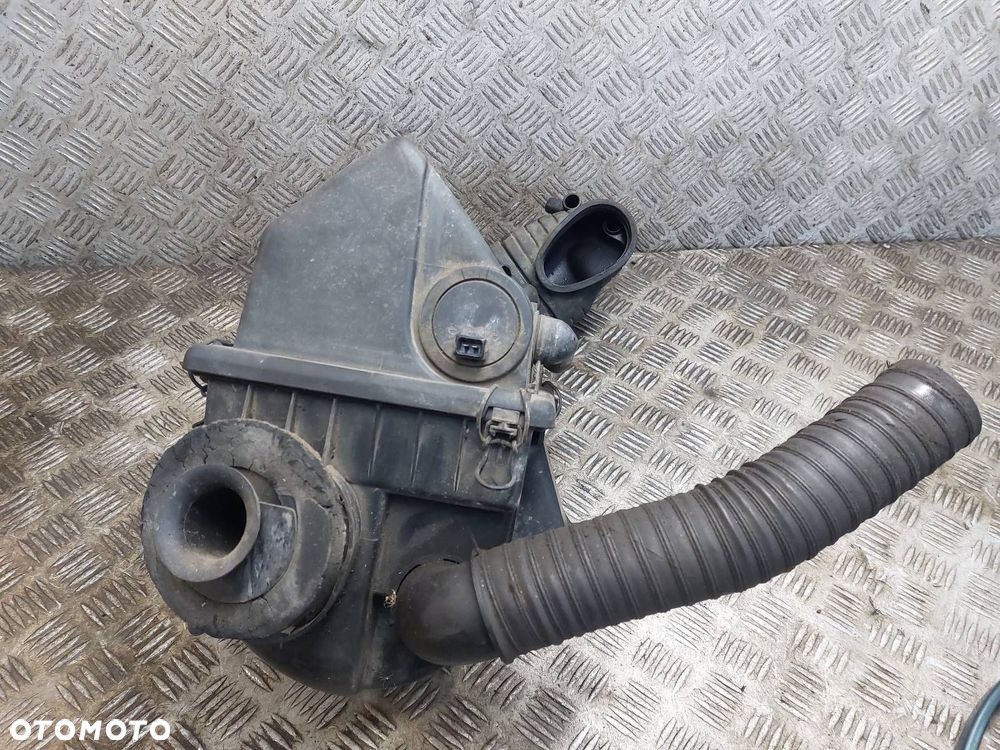 OBUDOWA FILTRA + PRZEPŁYWOMIERZ + RURA DOLOT AUDI 80 B4 1.6 8V 050129627C - 7