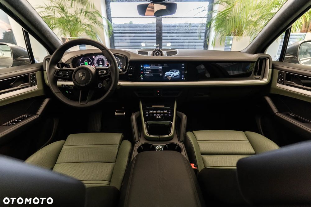 Porsche Cayenne Turbo E-Hybrid PHEV - 11