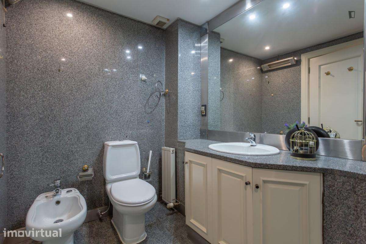 Quarto - localizado em Roma-Areeiro Lisbon - Grande imagem: 4/26