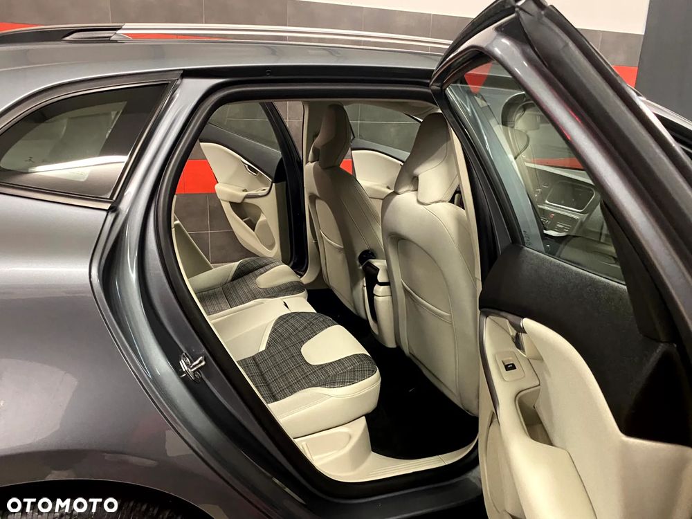 Volvo V40 Cross Country D2 Drive-E Dynamic Edition - 20