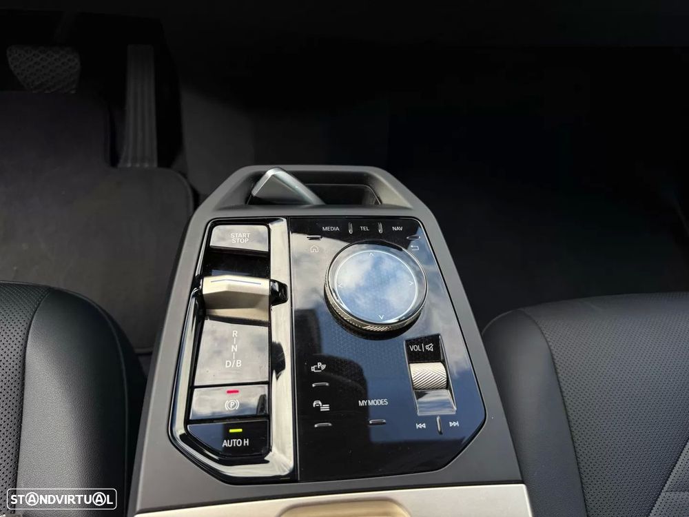 BMW iX xDrive40 - 11
