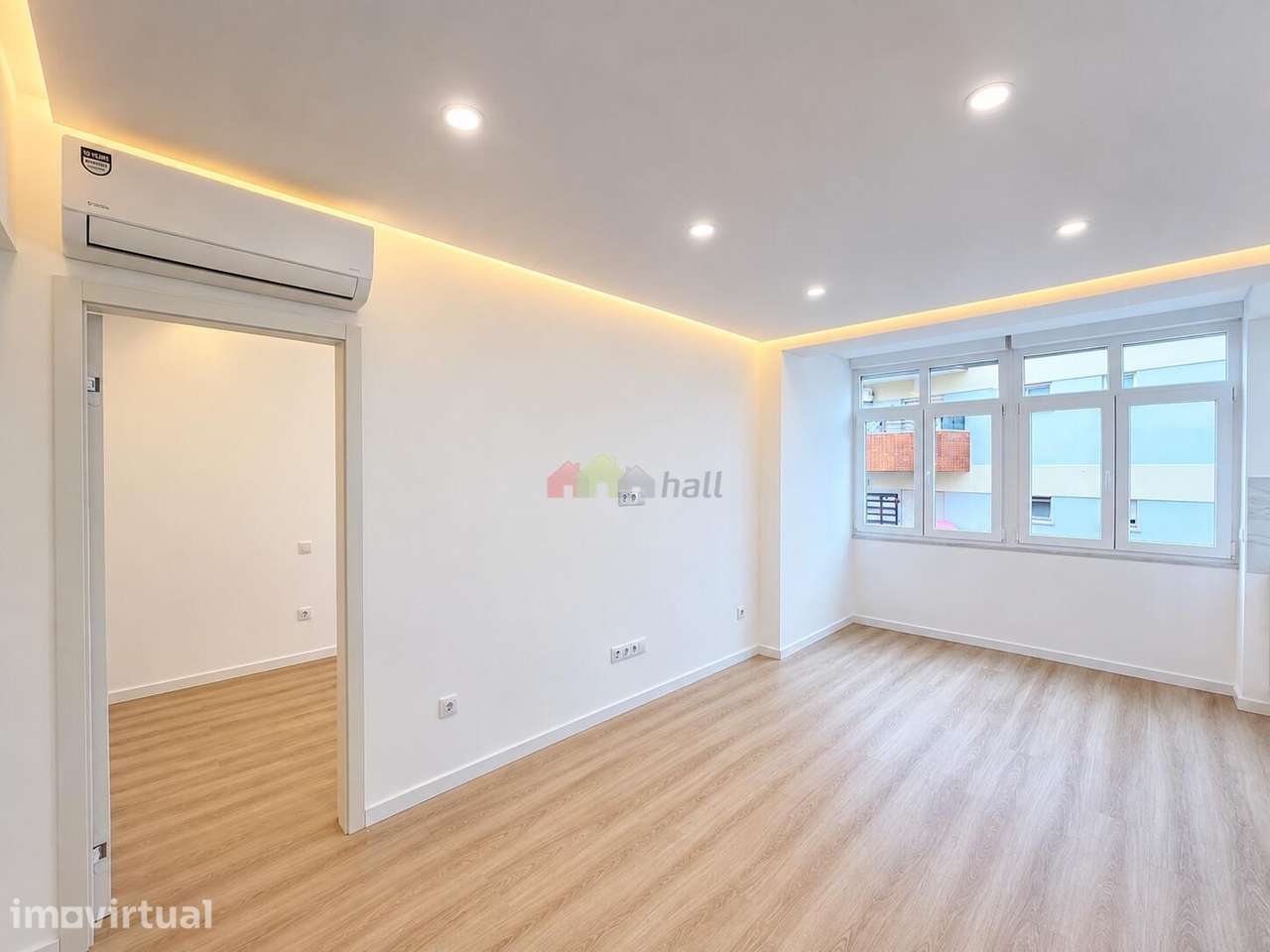 Apartamento T3 Renovado em frente ao Metro com varanda - Grande imagem: 2/19
