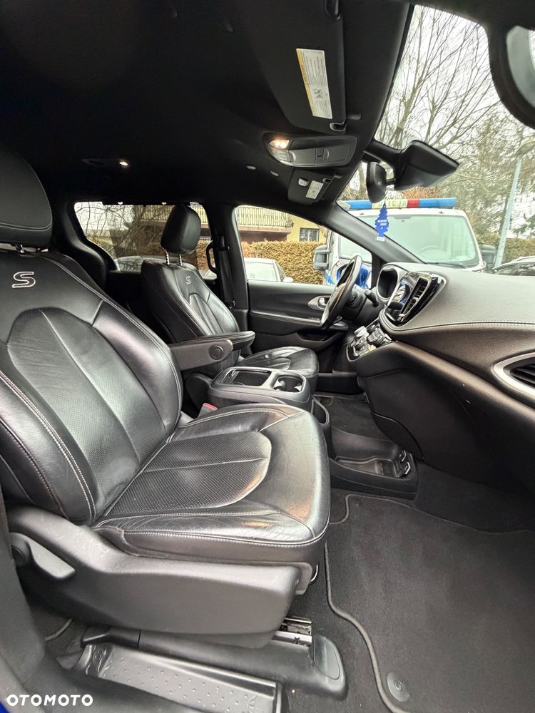 Chrysler Pacifica - 18