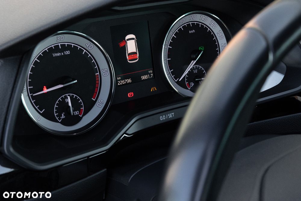 Skoda Superb 2.0 TDI L&K DSG - 5