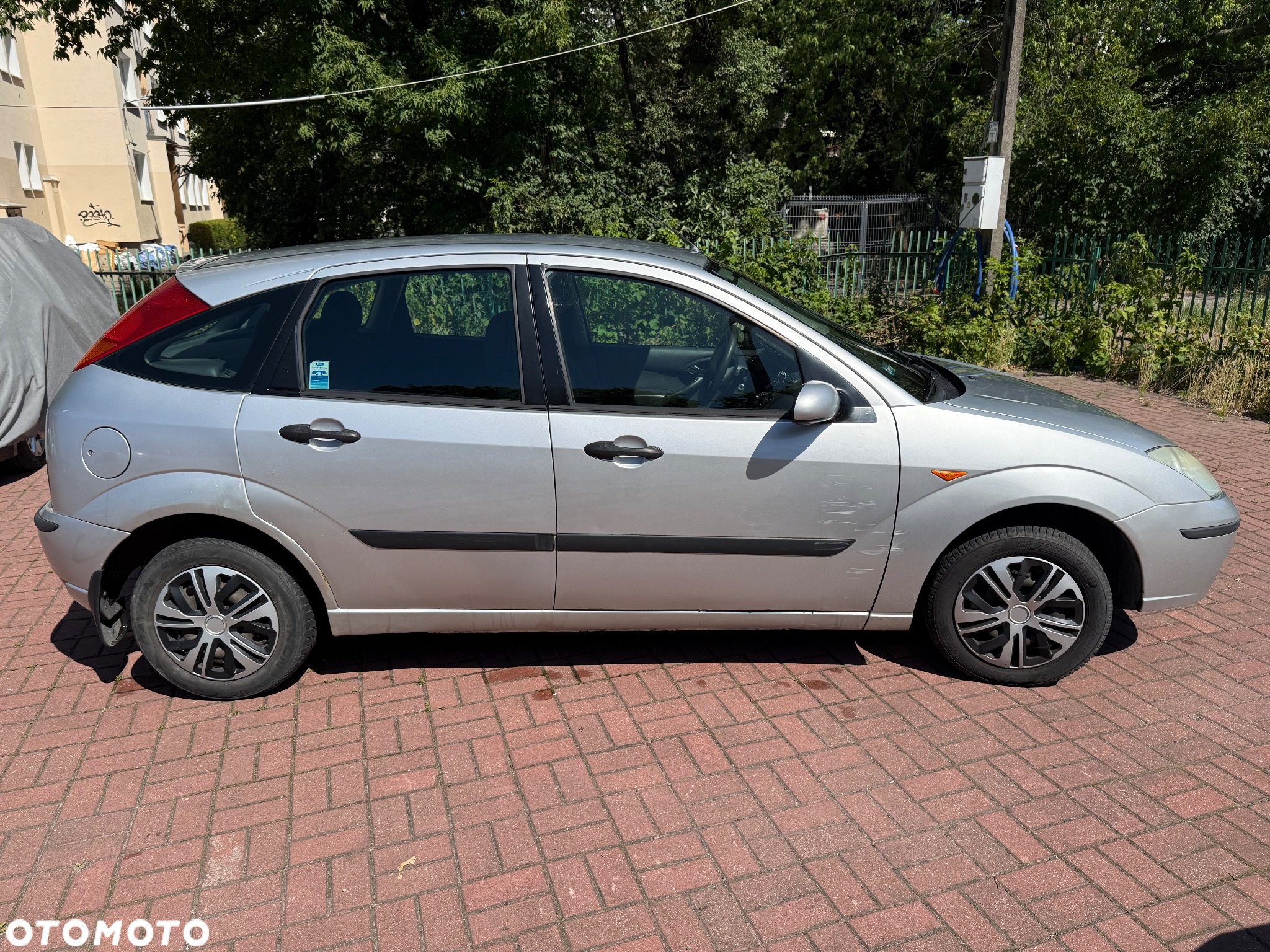 Ford Focus 1.6 Ambiente - 2