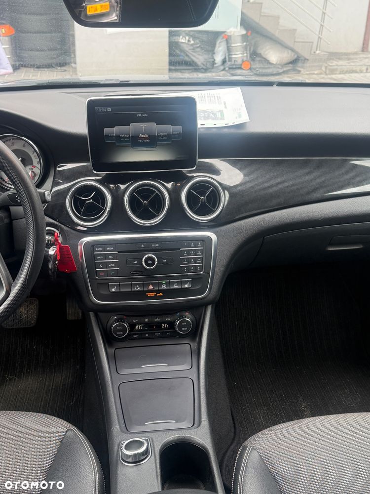 Mercedes-Benz CLA 200 7G-DCT Urban - 8