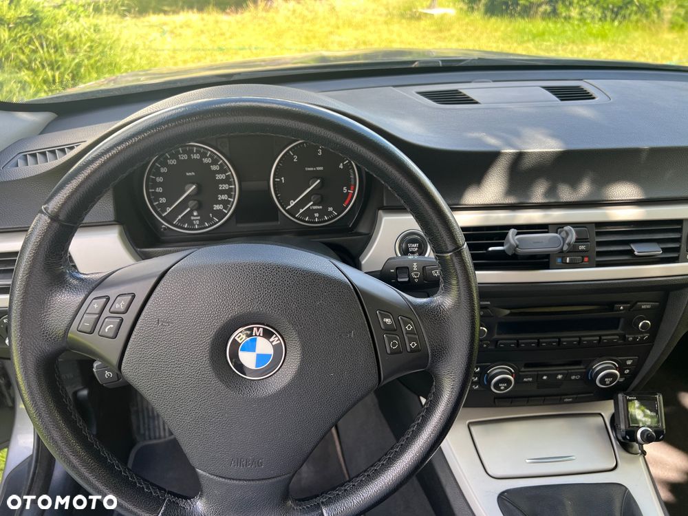 BMW Seria 3 318d DPF Edition Lifestyle - 13