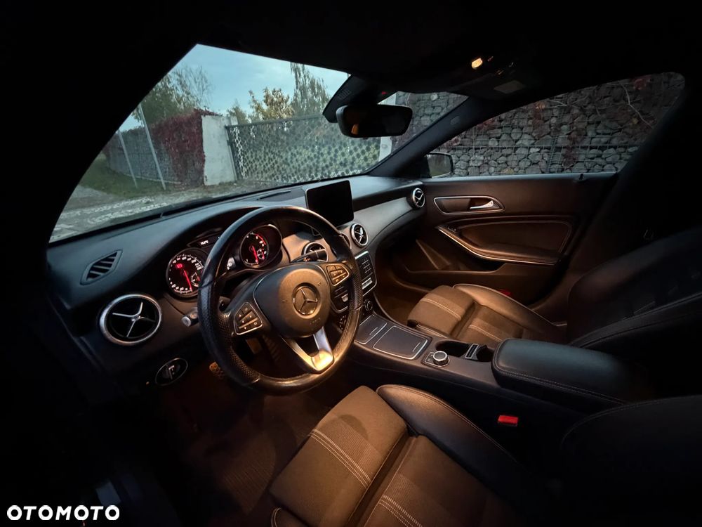 Mercedes-Benz CLA 200 d 7G-DCT UrbanStyle Edition - 21