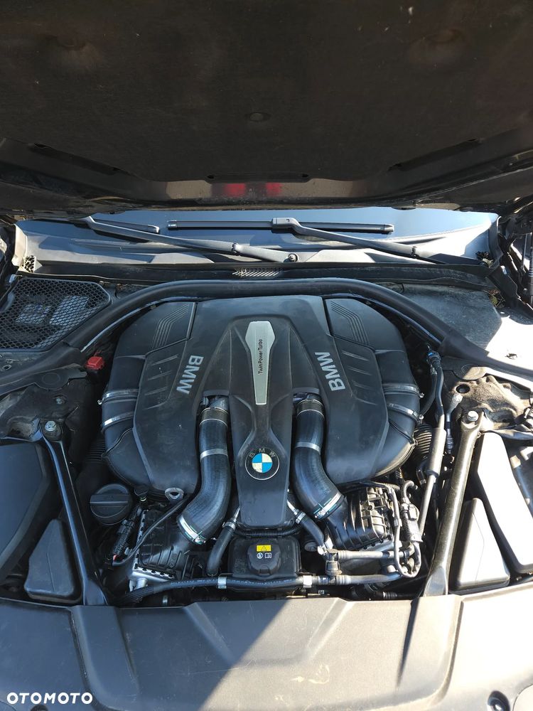 BMW Seria 7 750i xDrive - 11