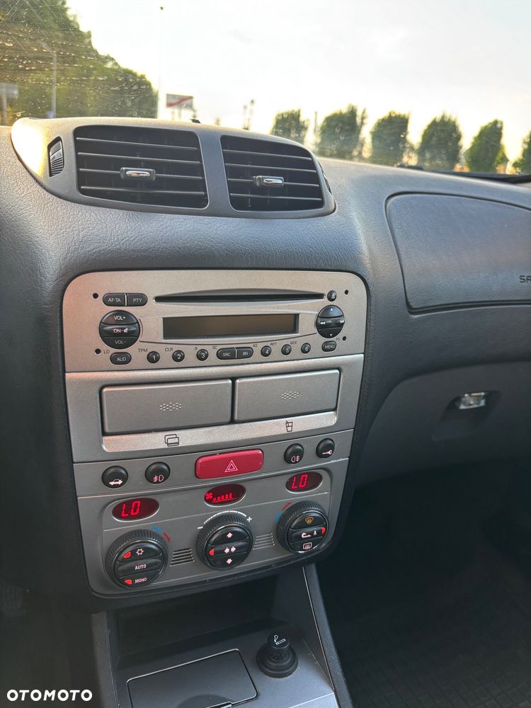 Alfa Romeo 147 1.6 Twin Spark Distinctive - 20