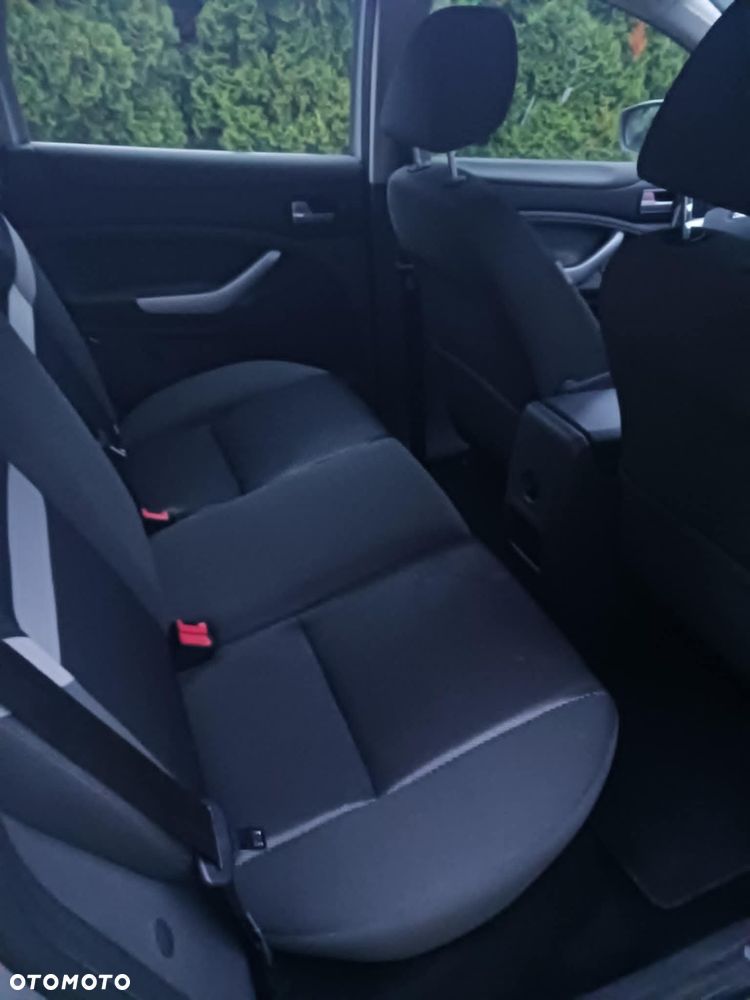 Ford Kuga - 10
