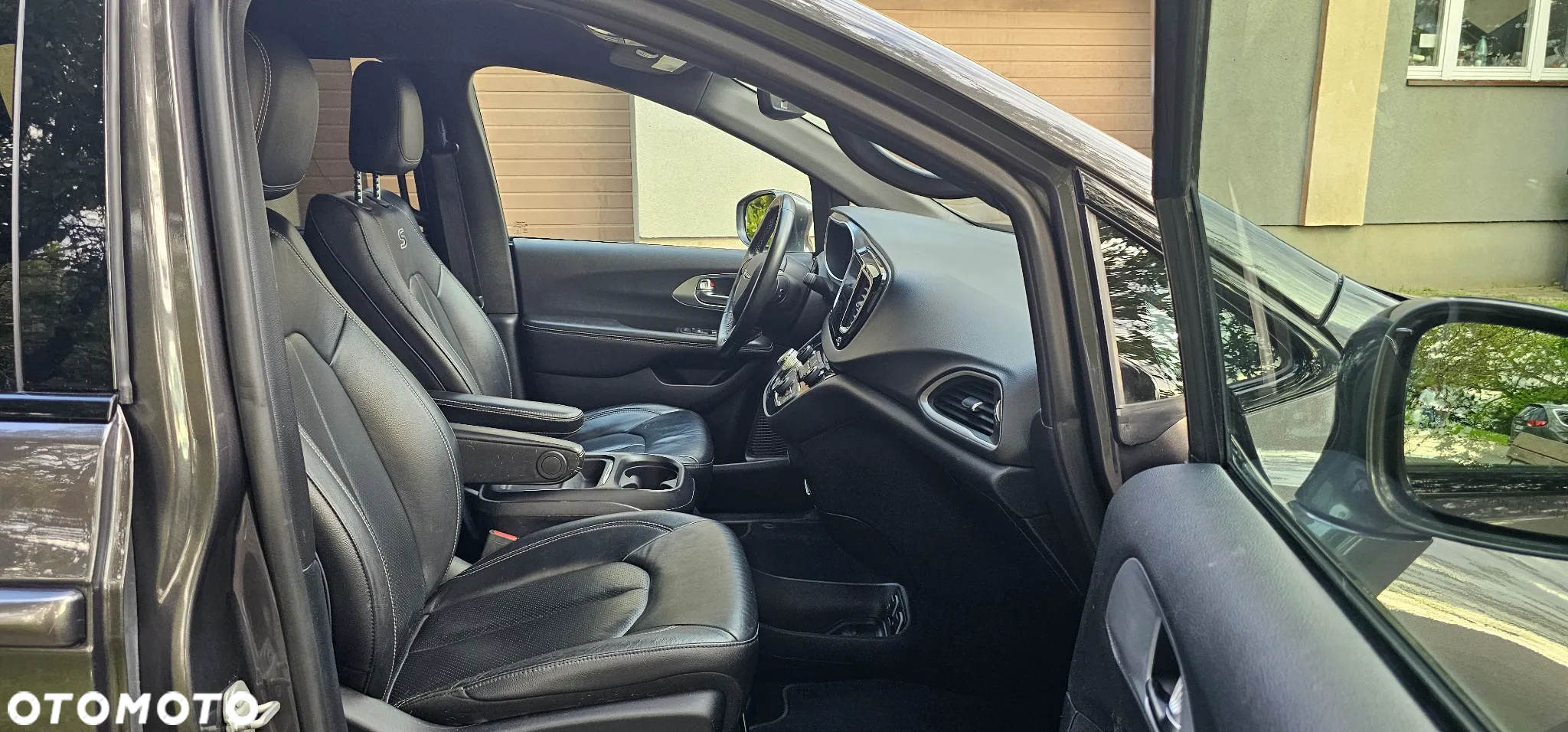 Chrysler Pacifica - 13