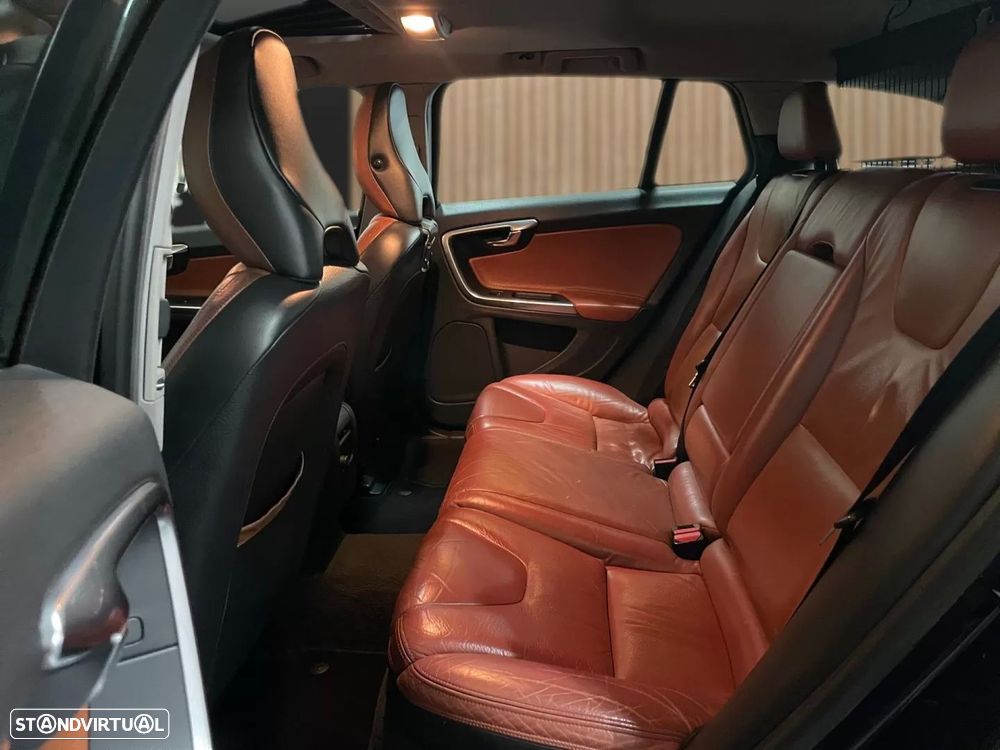 Volvo V60 D2 Summum - 19