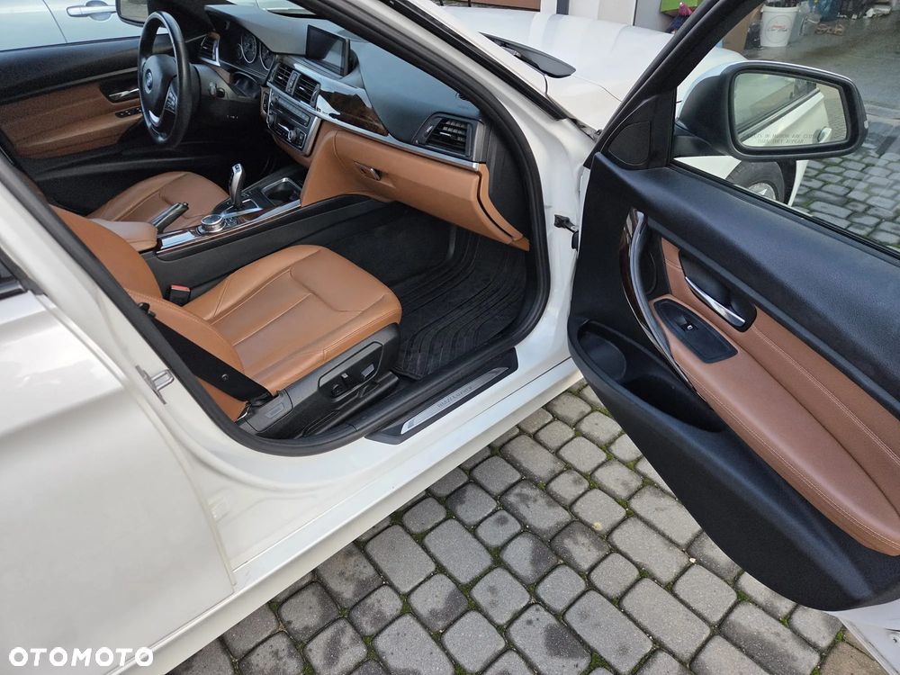 BMW Seria 3 328i xDrive Luxury Line - 11