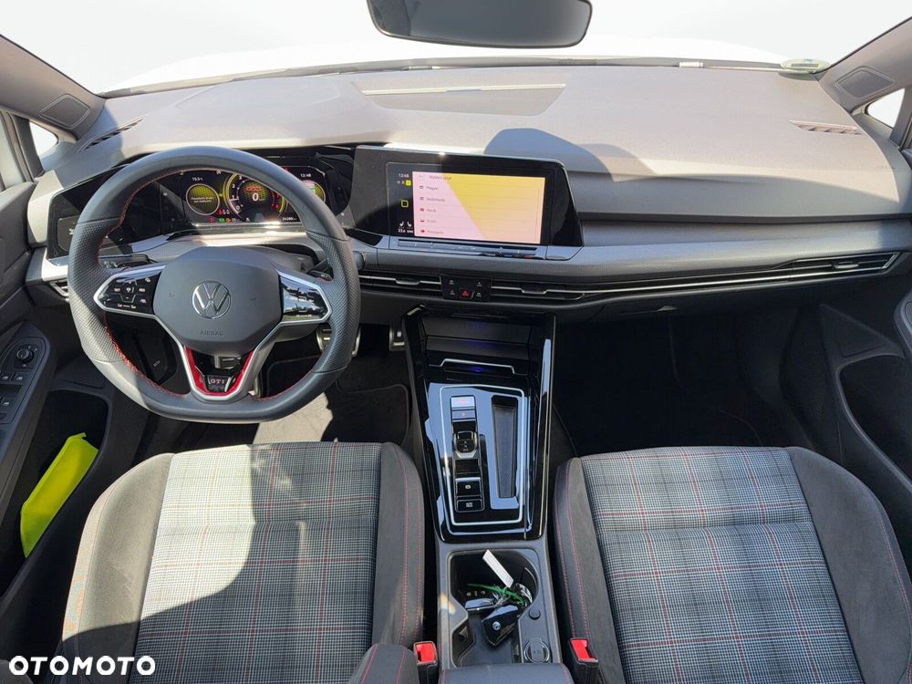 Volkswagen Golf - 16