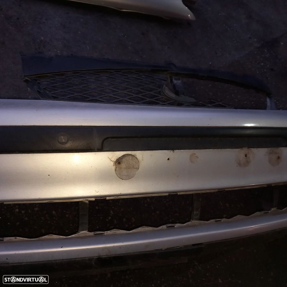 Para-choques da frente Ford Galaxy modelo de 2000 a 2006 precisa de reparação - 2