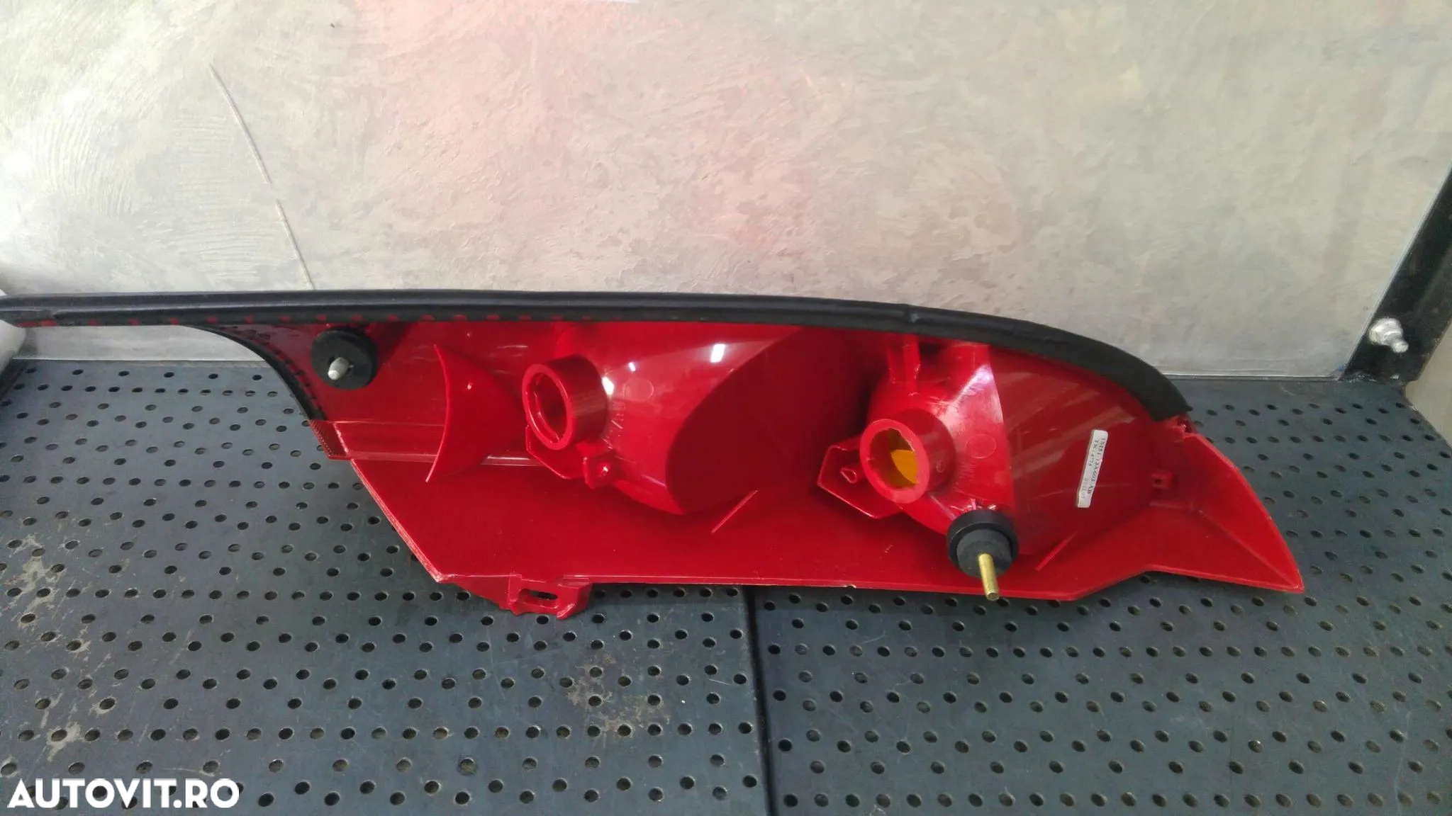 Stop tripla lampa stanga ford focus 1 daw 1m5113a603ab - 2