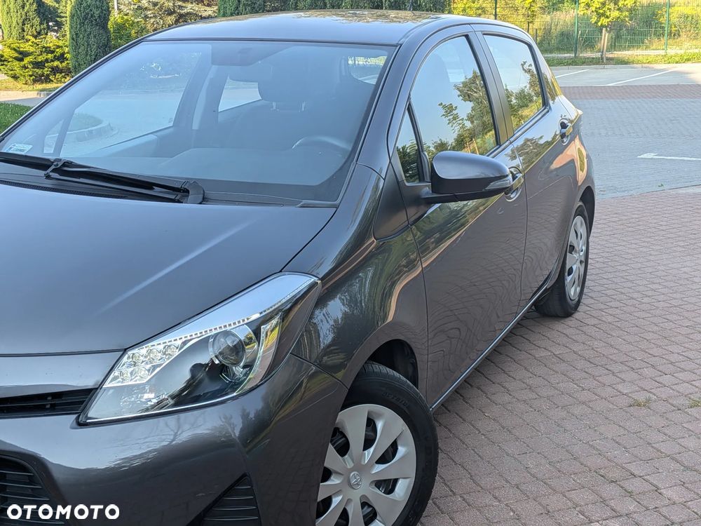 Toyota Yaris Hybrid 100 Premium - 10