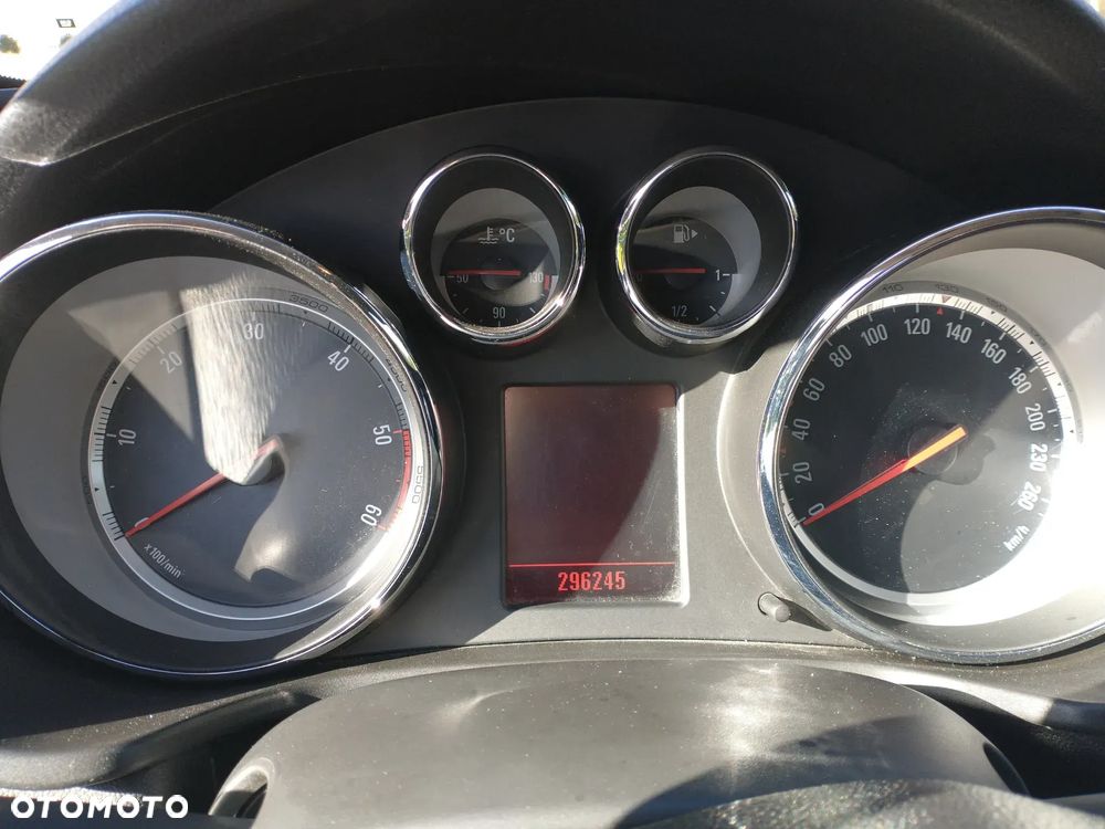 Opel Insignia 2.0 CDTI - 11